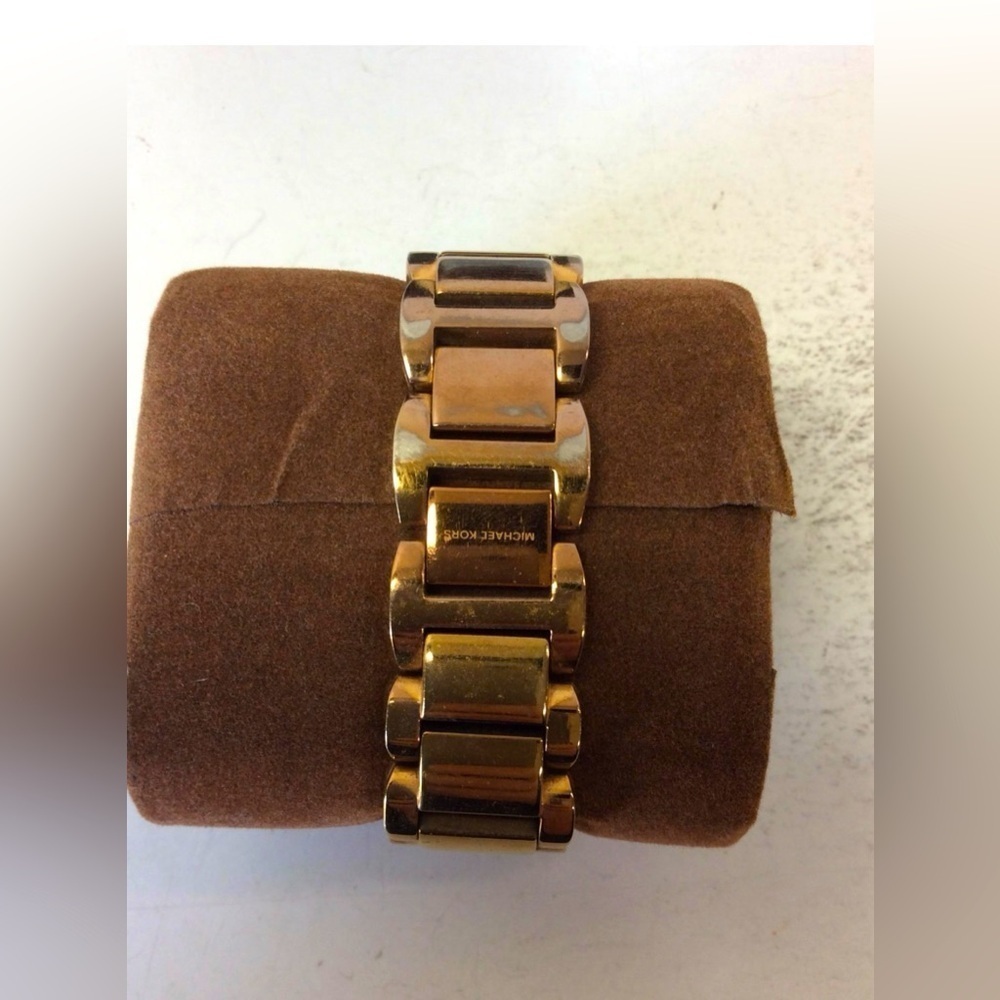 Michael Kors women’s Rose Gold Watch, includes extra link; original tags, & box - Picture 2 of 4